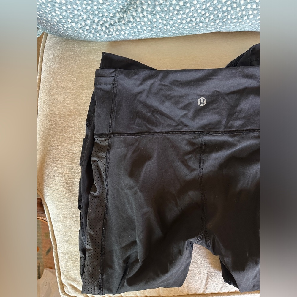 Lululemon leggings crisscross